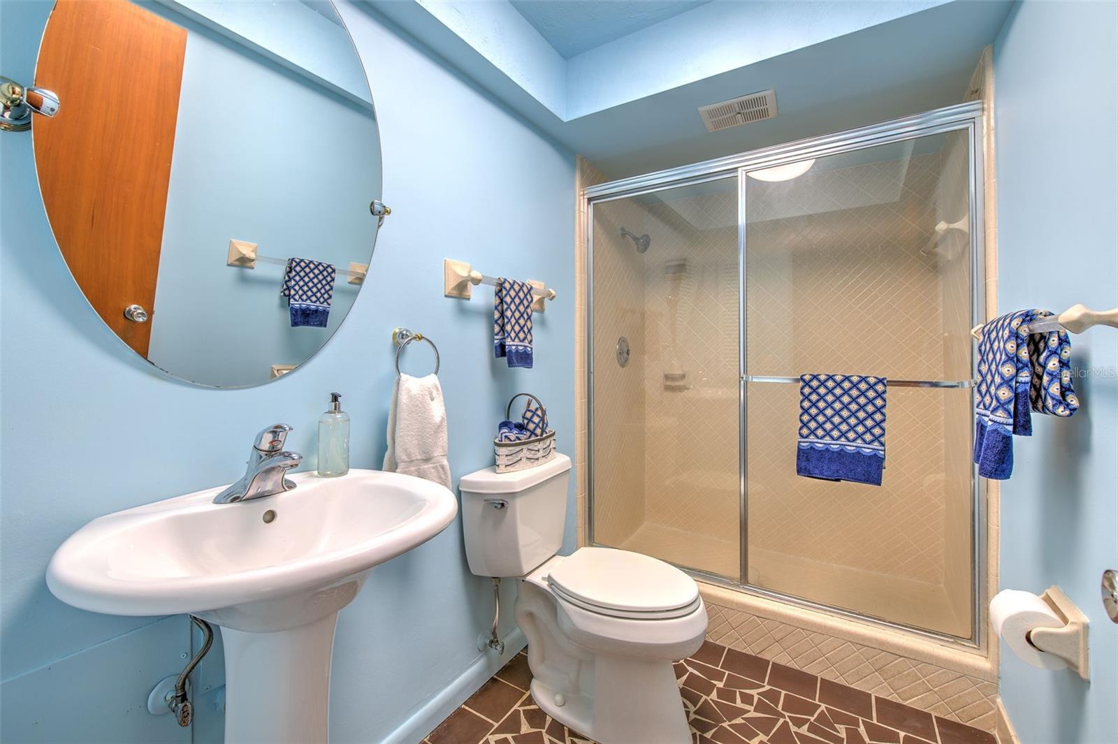 7102 MANDY LN — photo 32