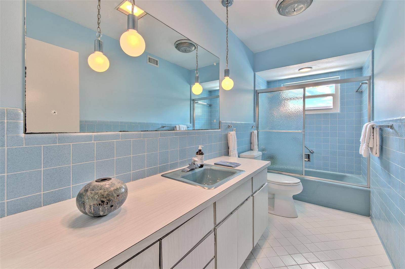 7102 MANDY LN — photo 25