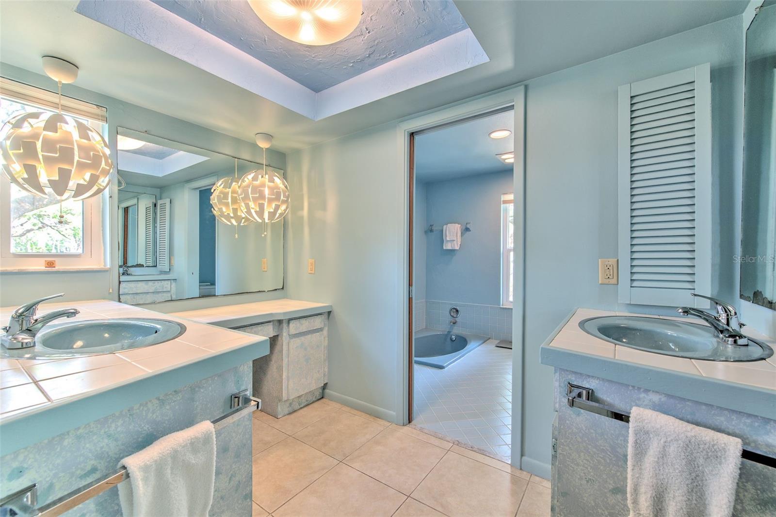 7102 MANDY LN — photo 29