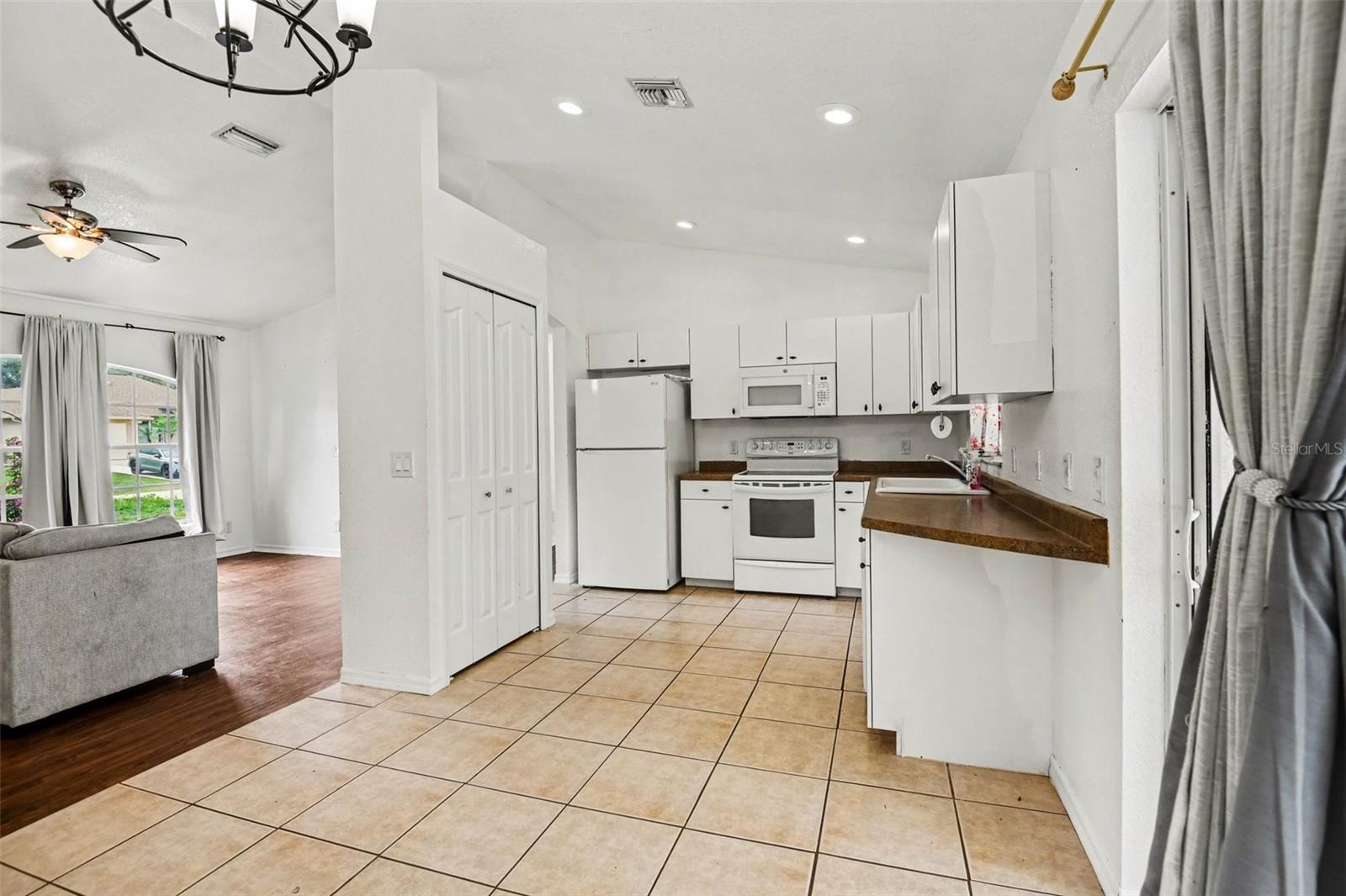 2638 ASHLAND LN — photo 8