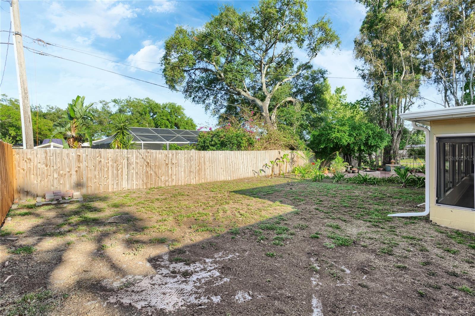 1109 S SAN REMO AVE — photo 41