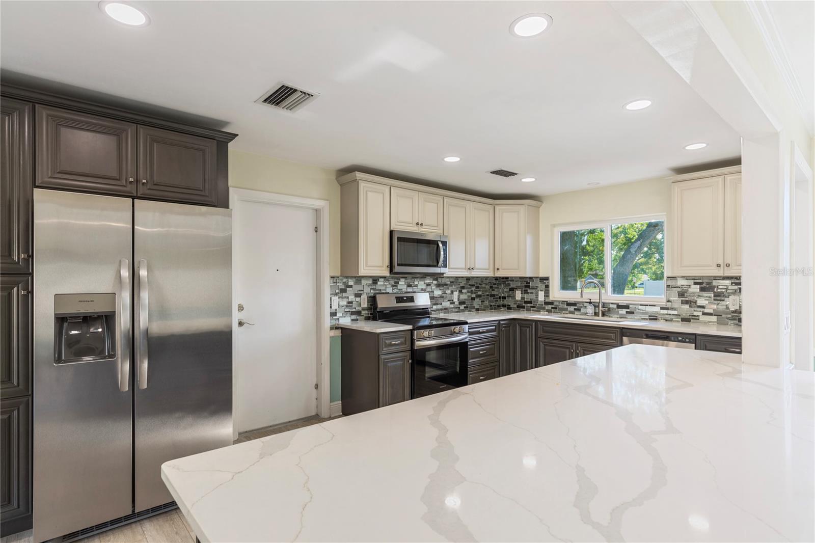 1109 S SAN REMO AVE — photo 9