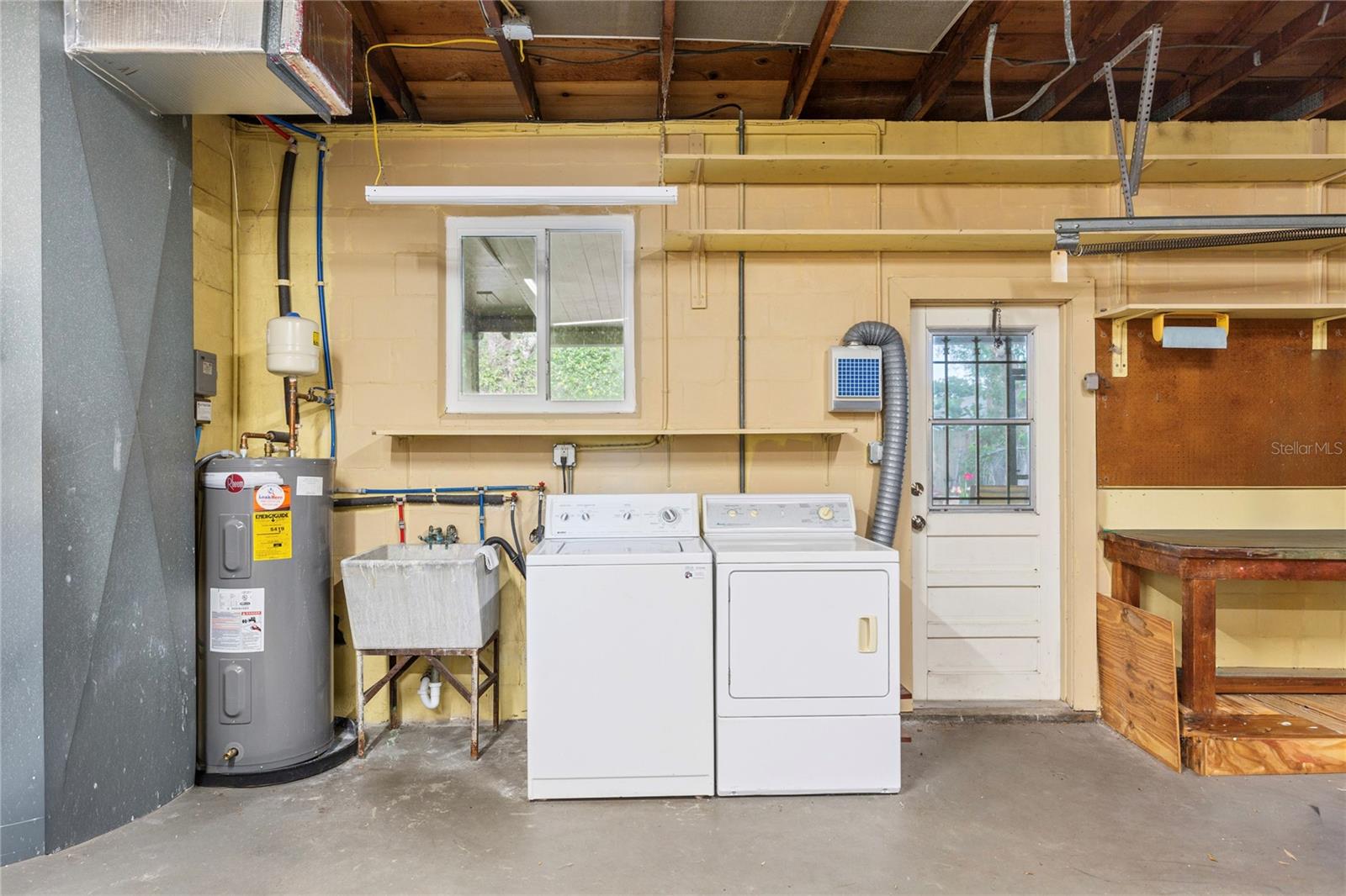 1109 S SAN REMO AVE — photo 38