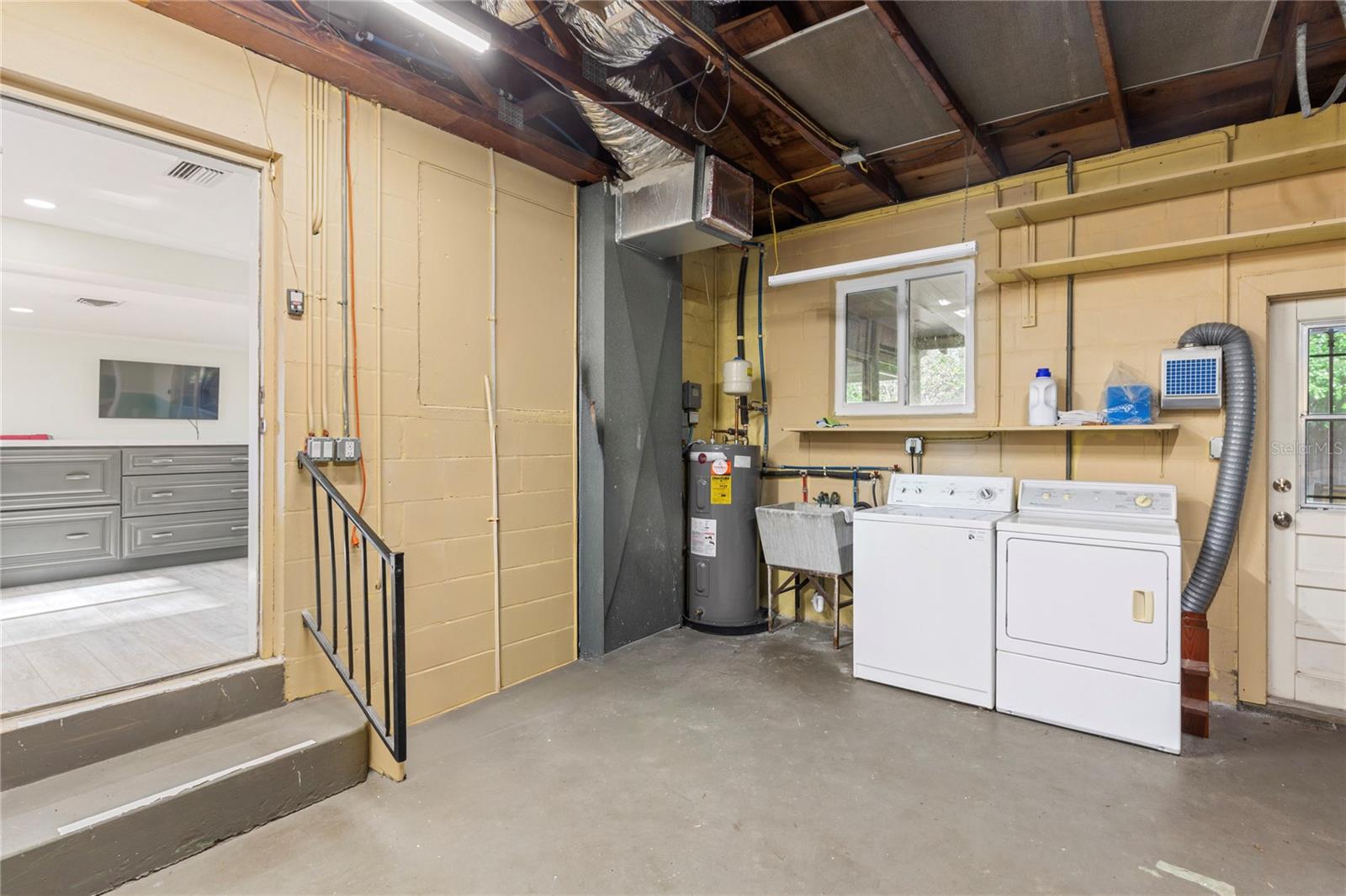 1109 S SAN REMO AVE — photo 37