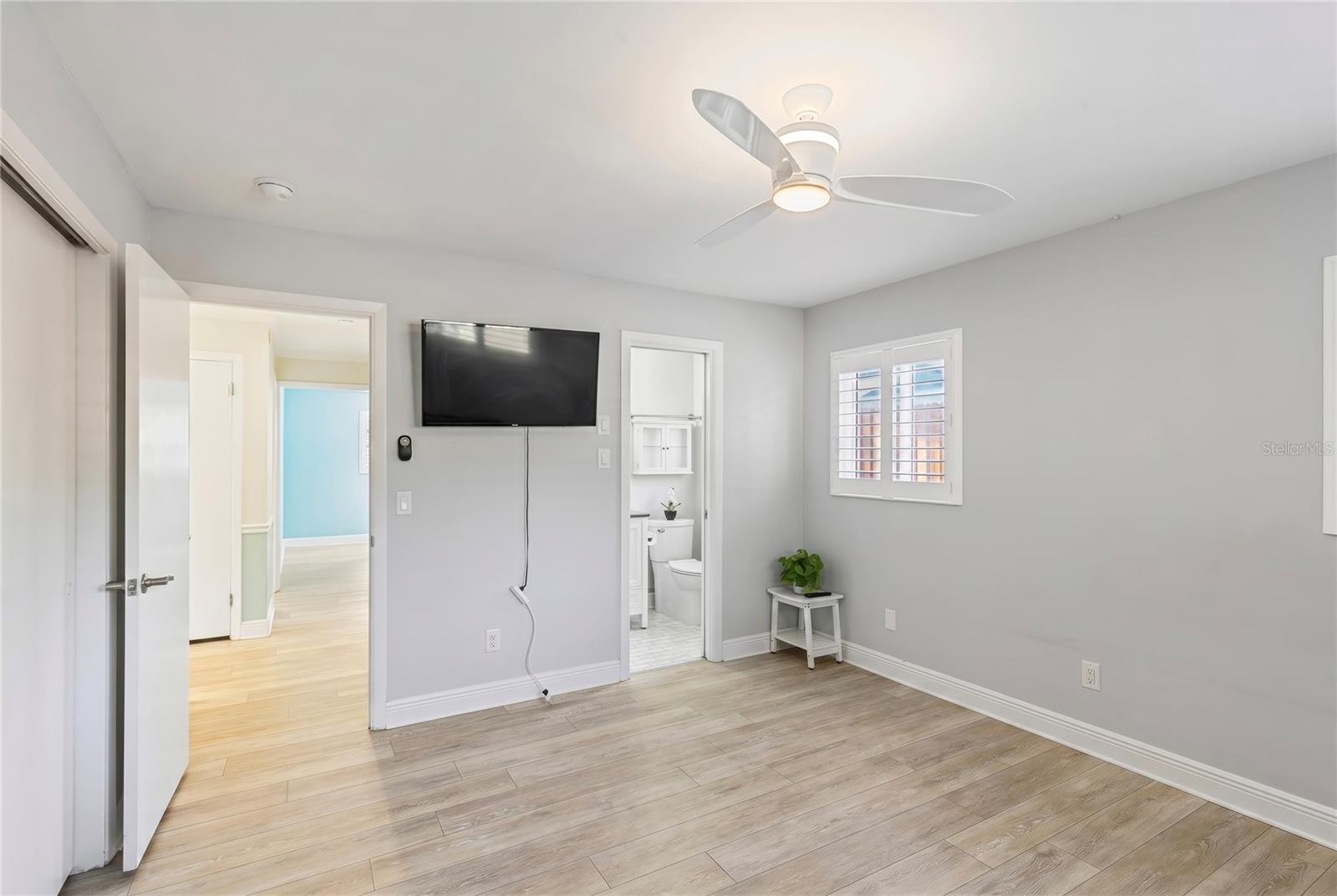 1109 S SAN REMO AVE — photo 19