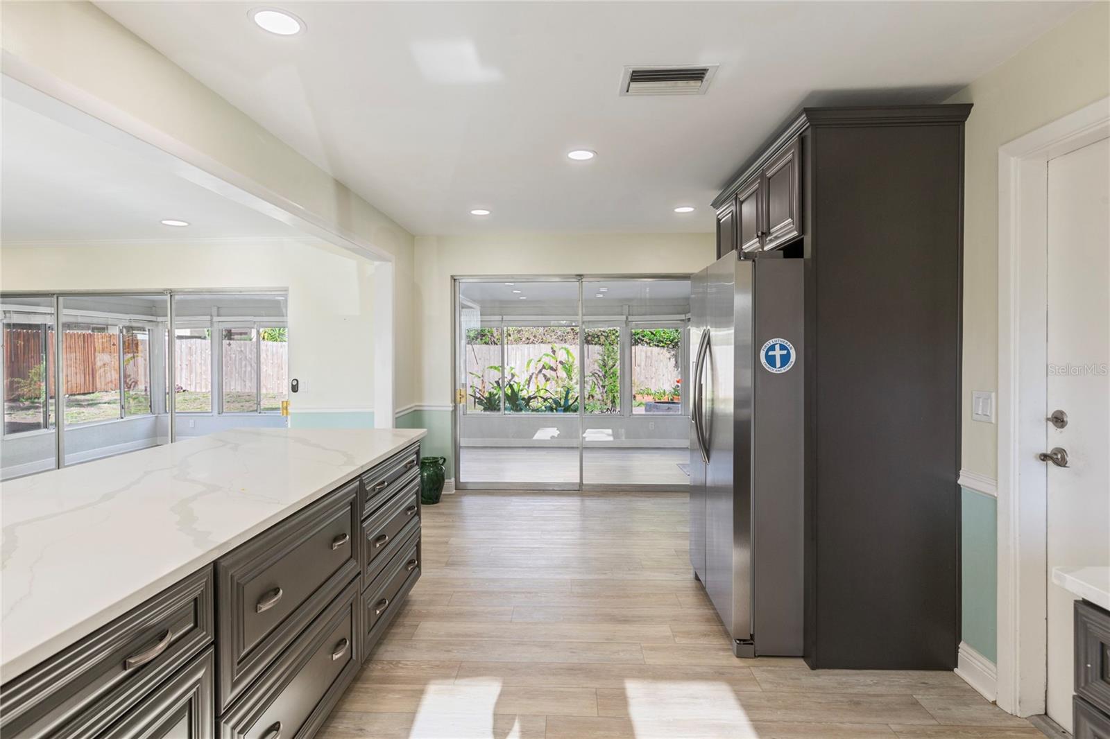 1109 S SAN REMO AVE — photo 12