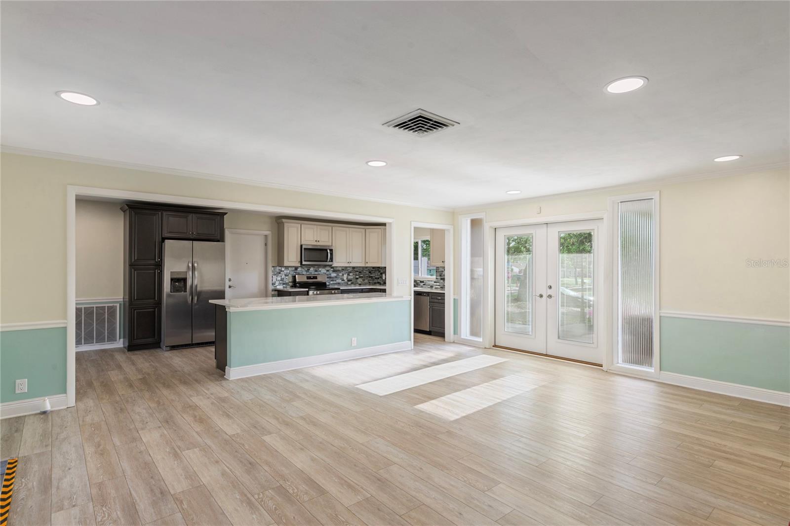 1109 S SAN REMO AVE — photo 5
