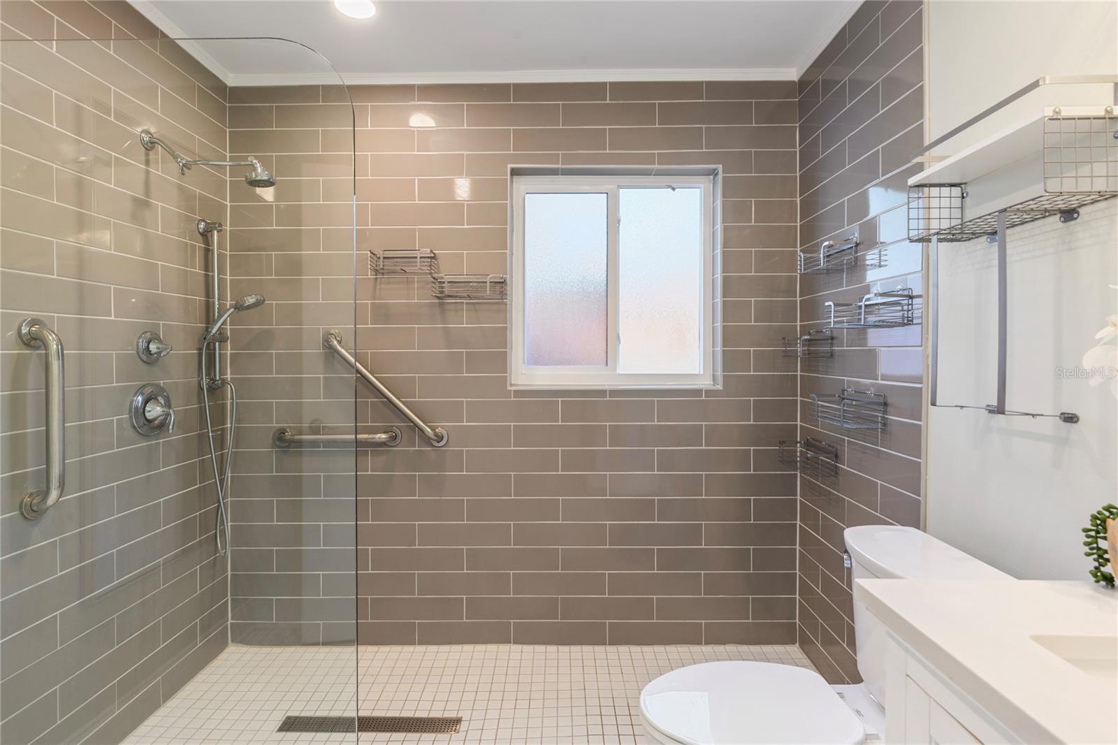 1109 S SAN REMO AVE — photo 31