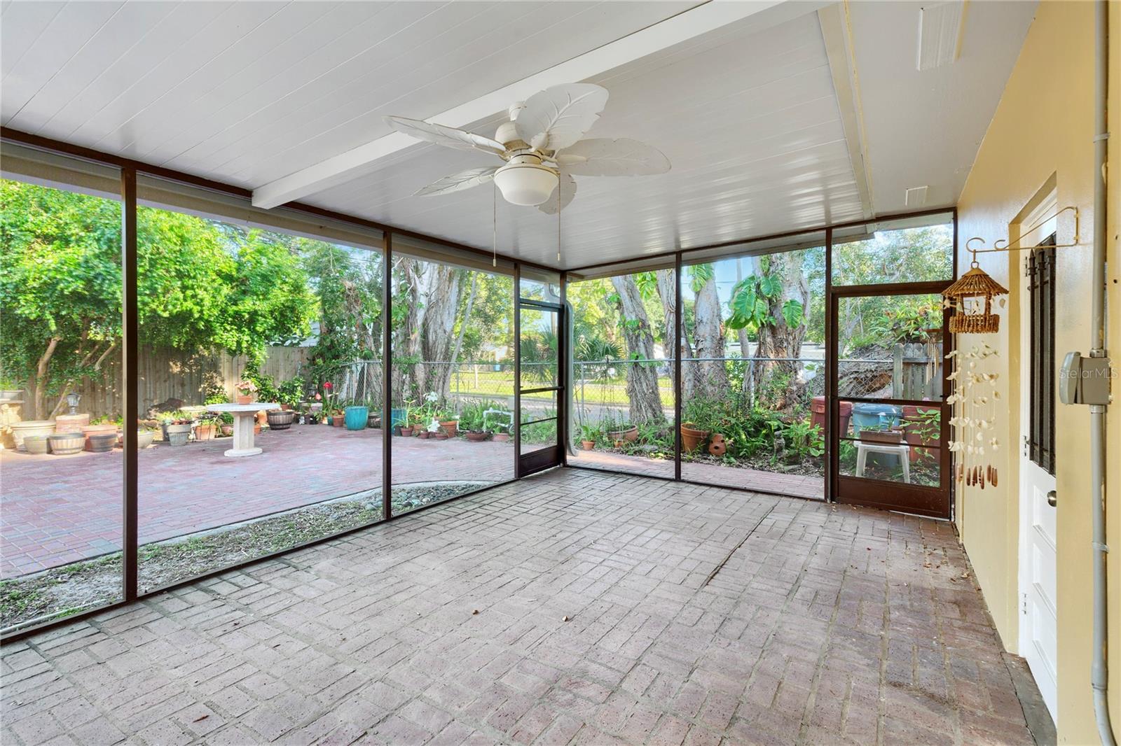 1109 S SAN REMO AVE — photo 34