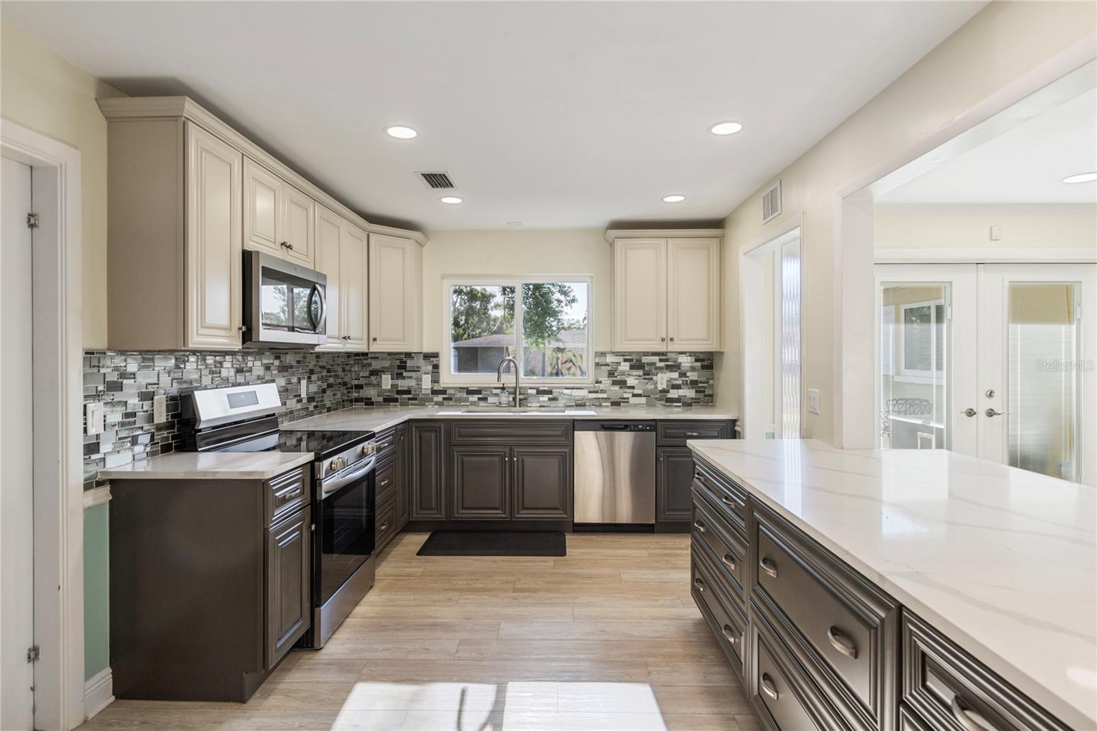 1109 S SAN REMO AVE — photo 11