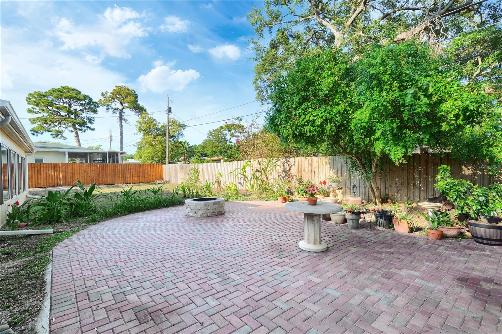 1109 S SAN REMO AVE — photo 36
