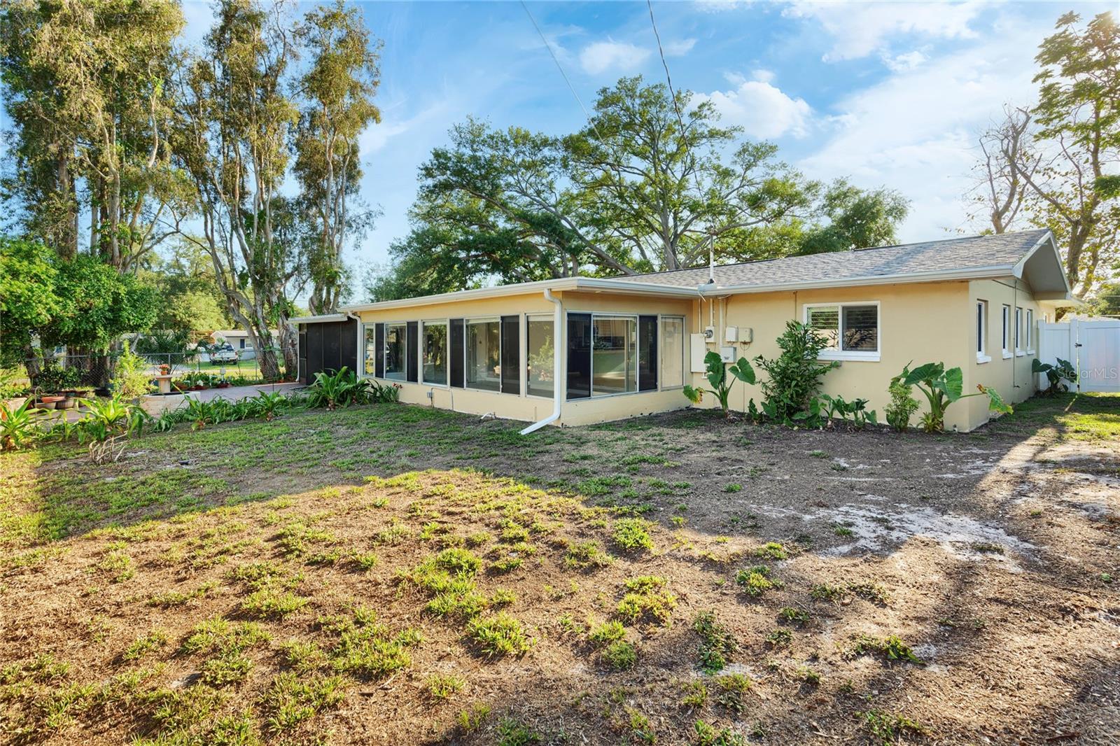 1109 S SAN REMO AVE — photo 39