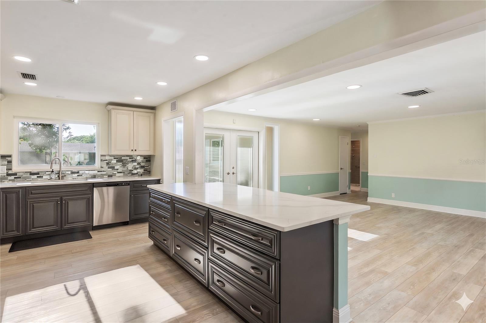 1109 S SAN REMO AVE — photo 10