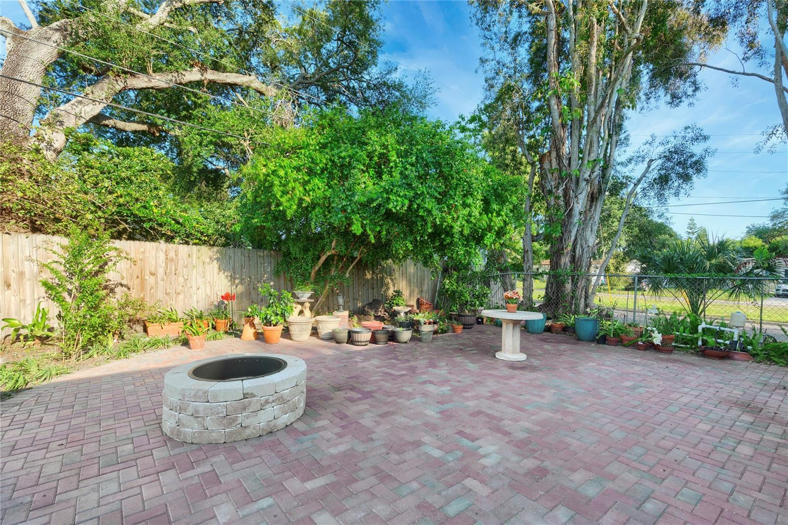 1109 S SAN REMO AVE — photo 35
