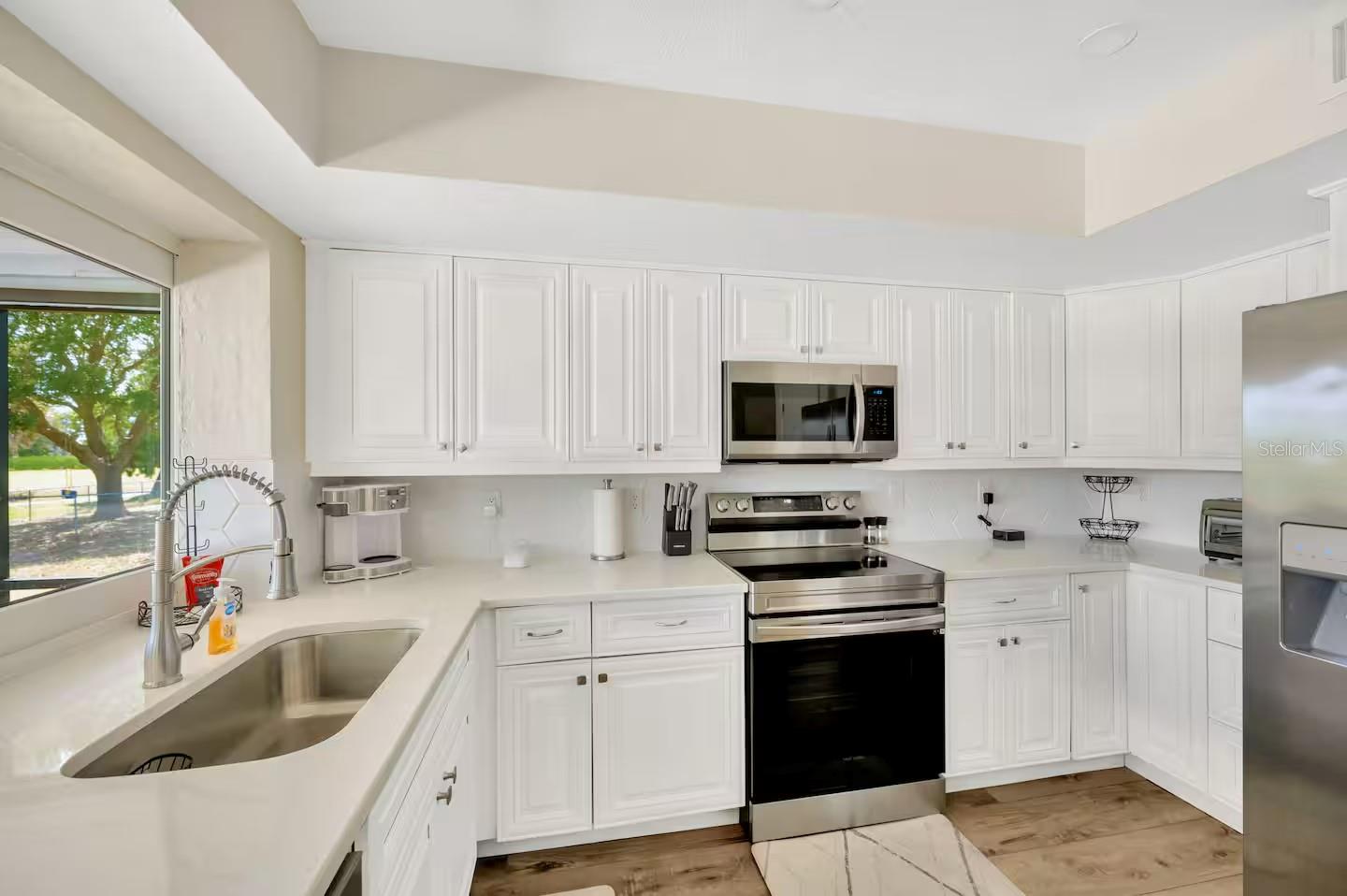 721 EAGLE LN — photo 23