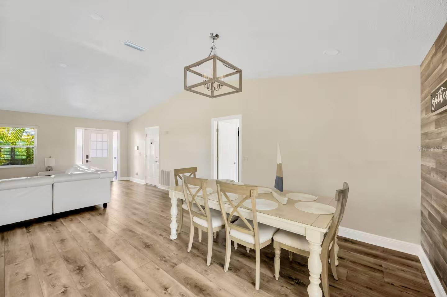 721 EAGLE LN — photo 15
