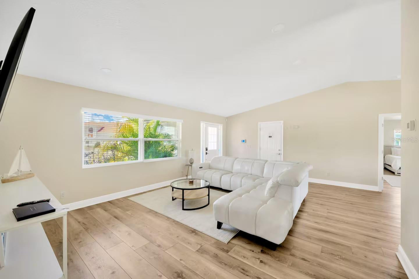 721 EAGLE LN — photo 9