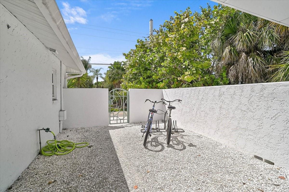 3515 LA PALOMA AVE — photo 32