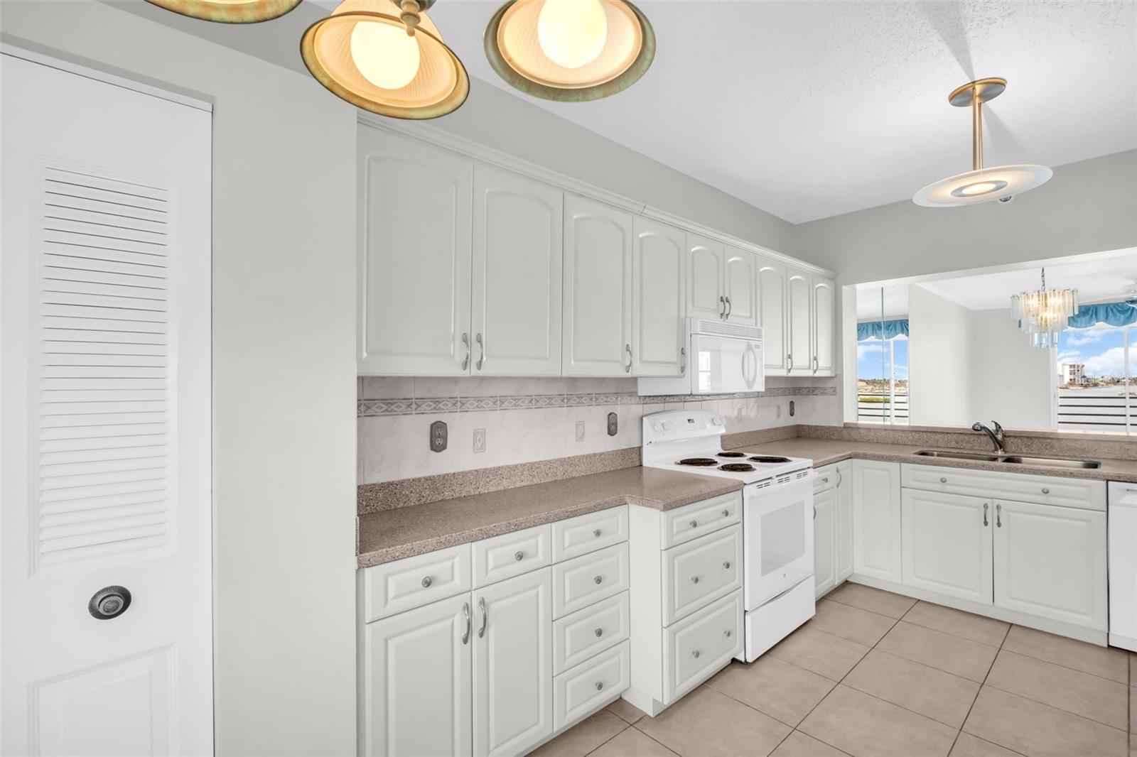 7932 SAILBOAT KEY BLVD S #402 — photo 8