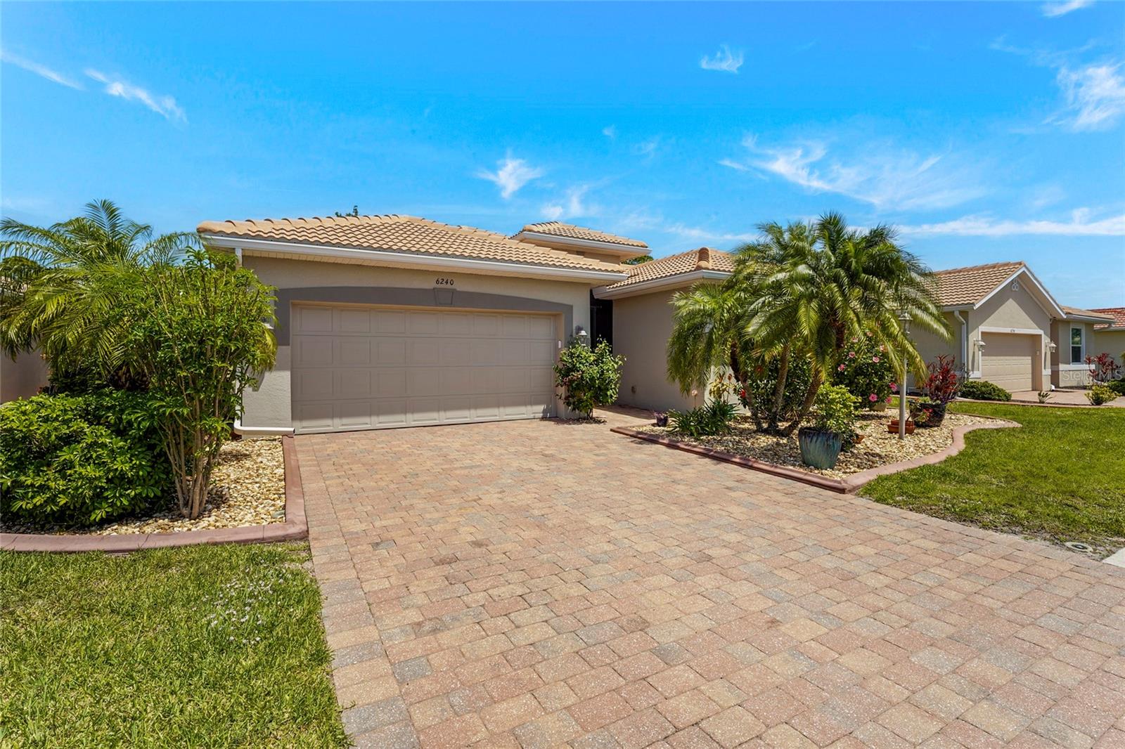6240 FALCON LAIR DR — photo 2