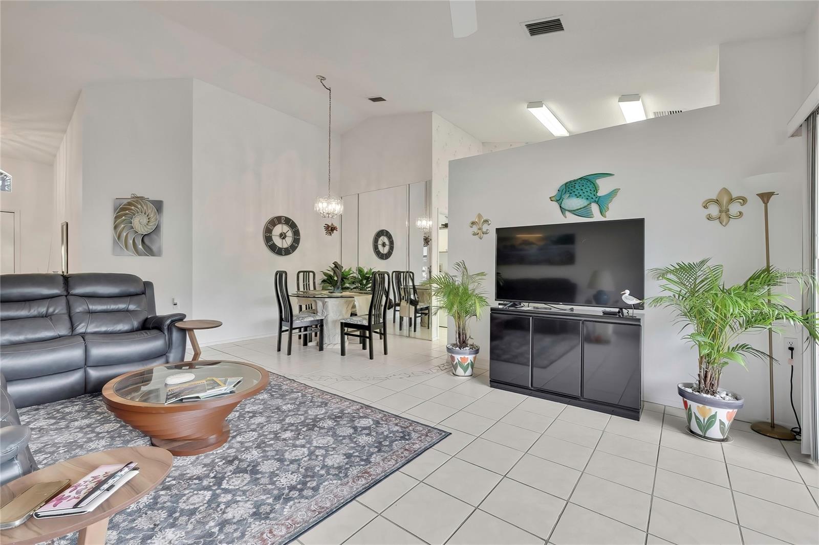 6447 PINE WALK DR — photo 3