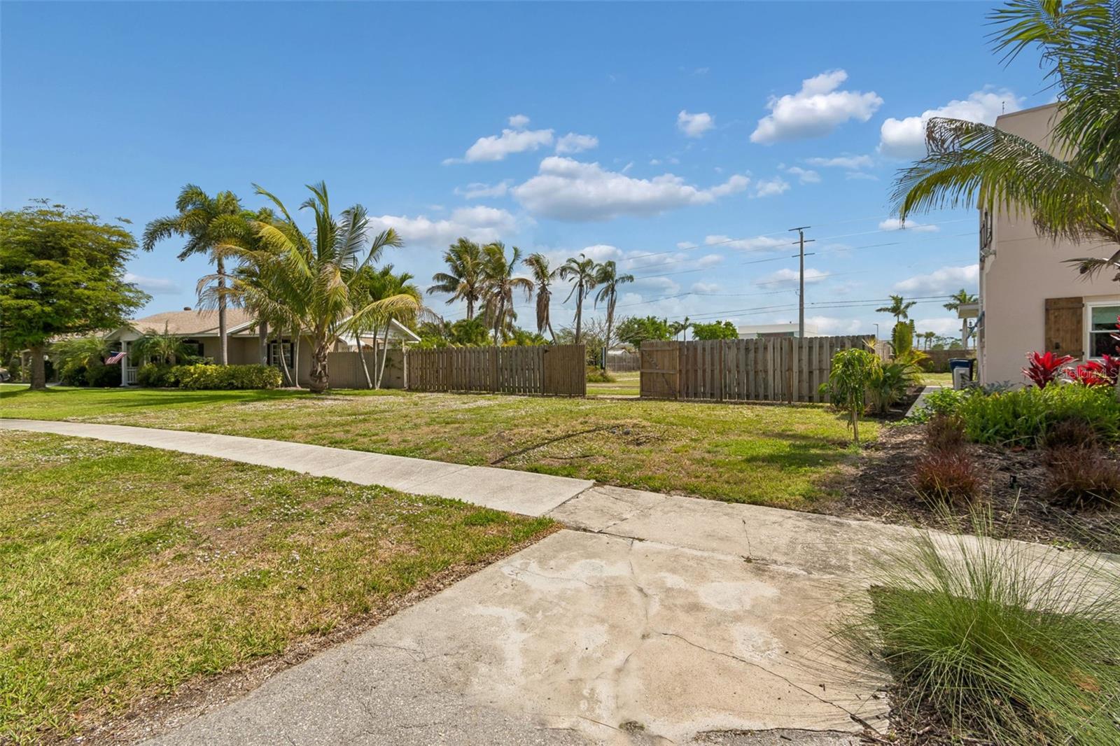 603 CASABELLA DR — photo 3