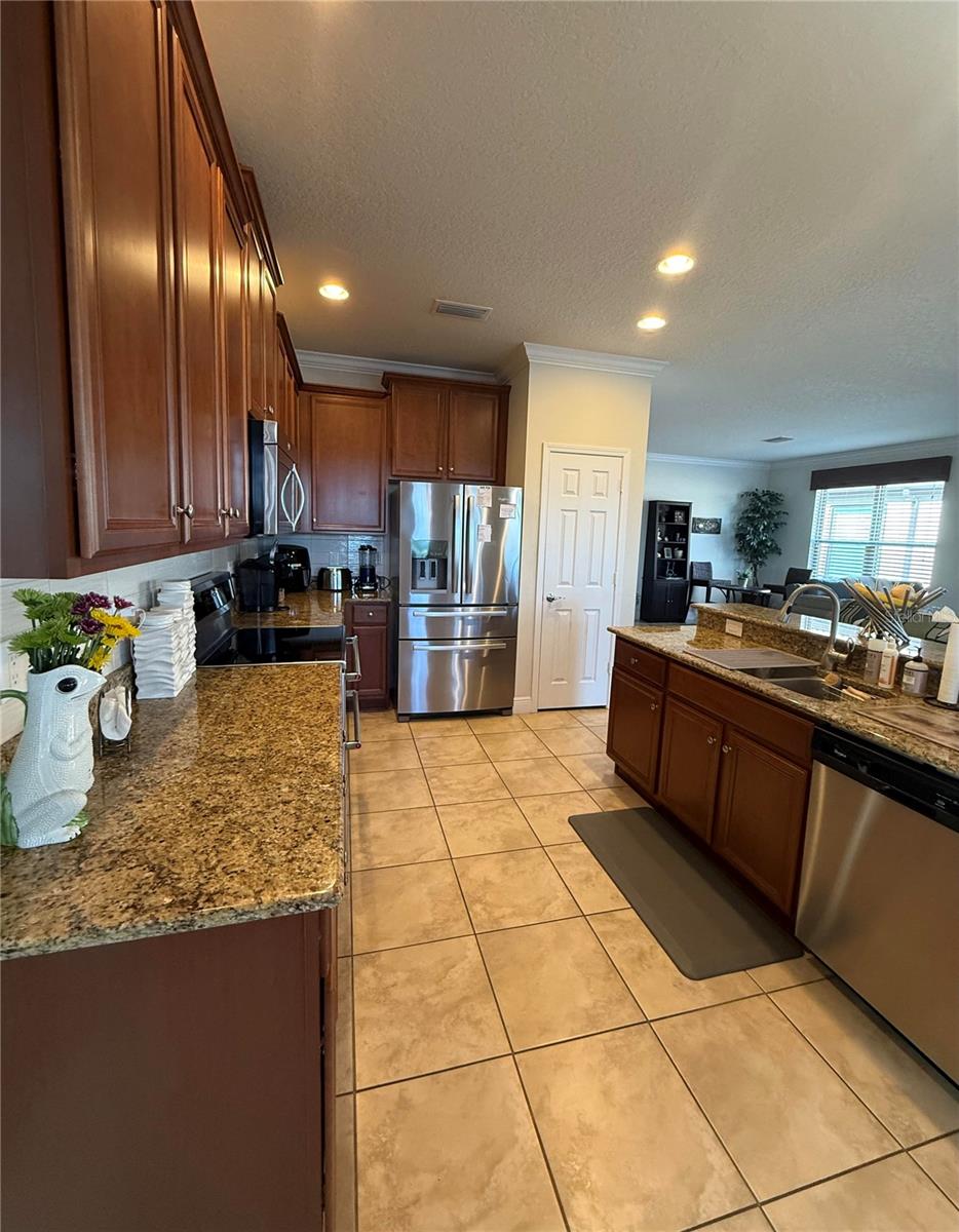 352 LAUREL FALLS DR — photo 20