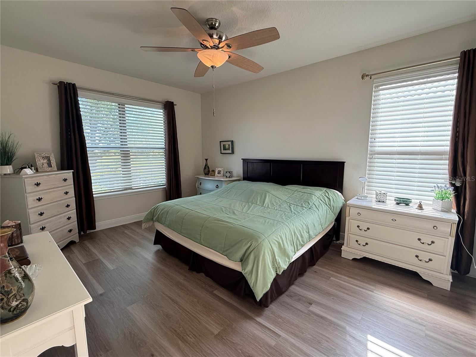 352 LAUREL FALLS DR — photo 32