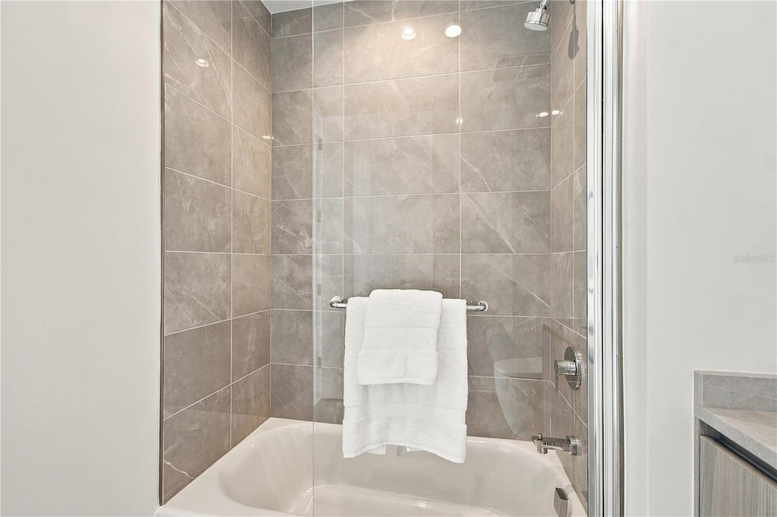 400 CENTRAL AVE #2505 — photo 26