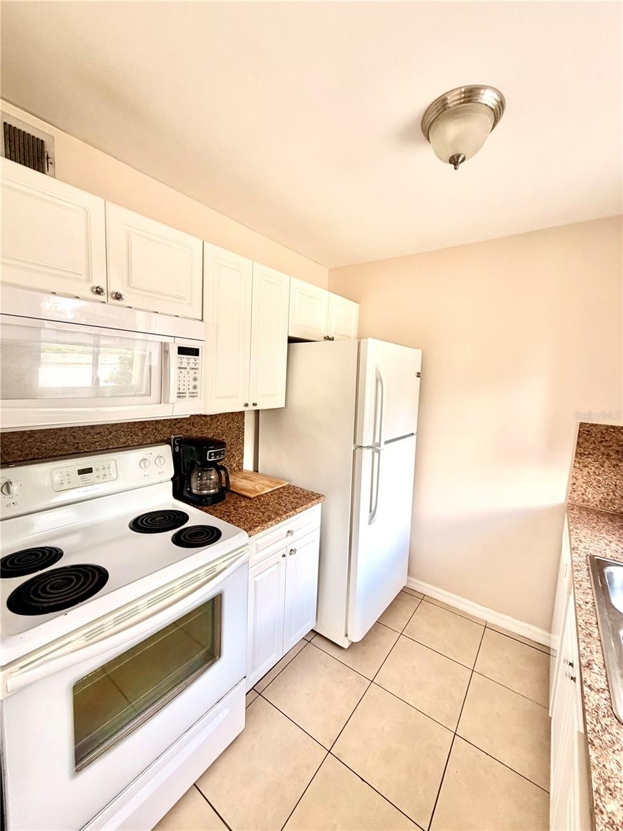 3206 W AZEELE ST #100 — photo 7