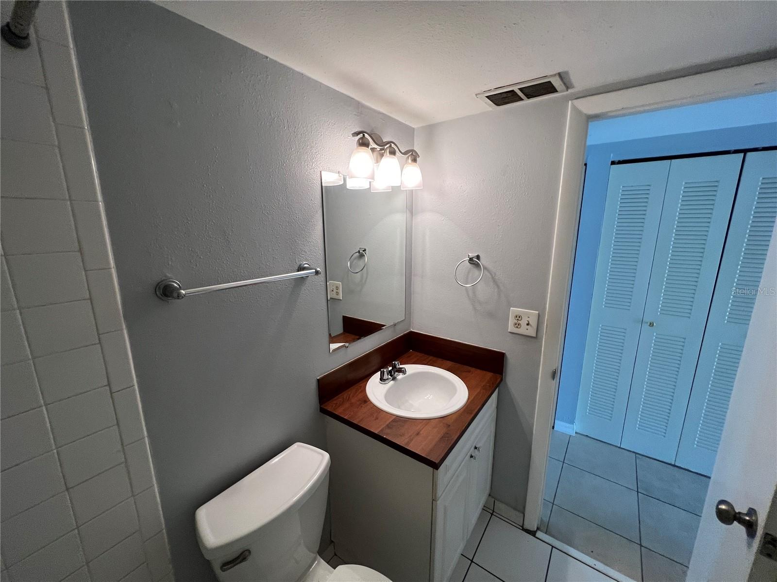 3206 W AZEELE ST #100 — photo 13