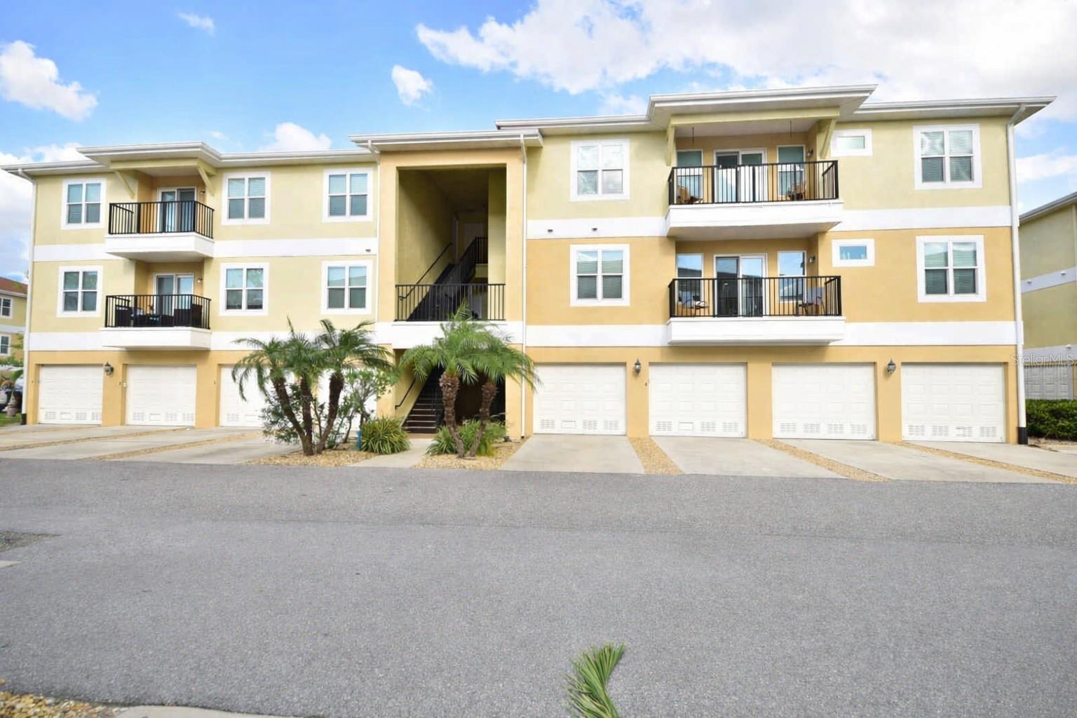 6420 BANYAN BLVD #303 — photo 2