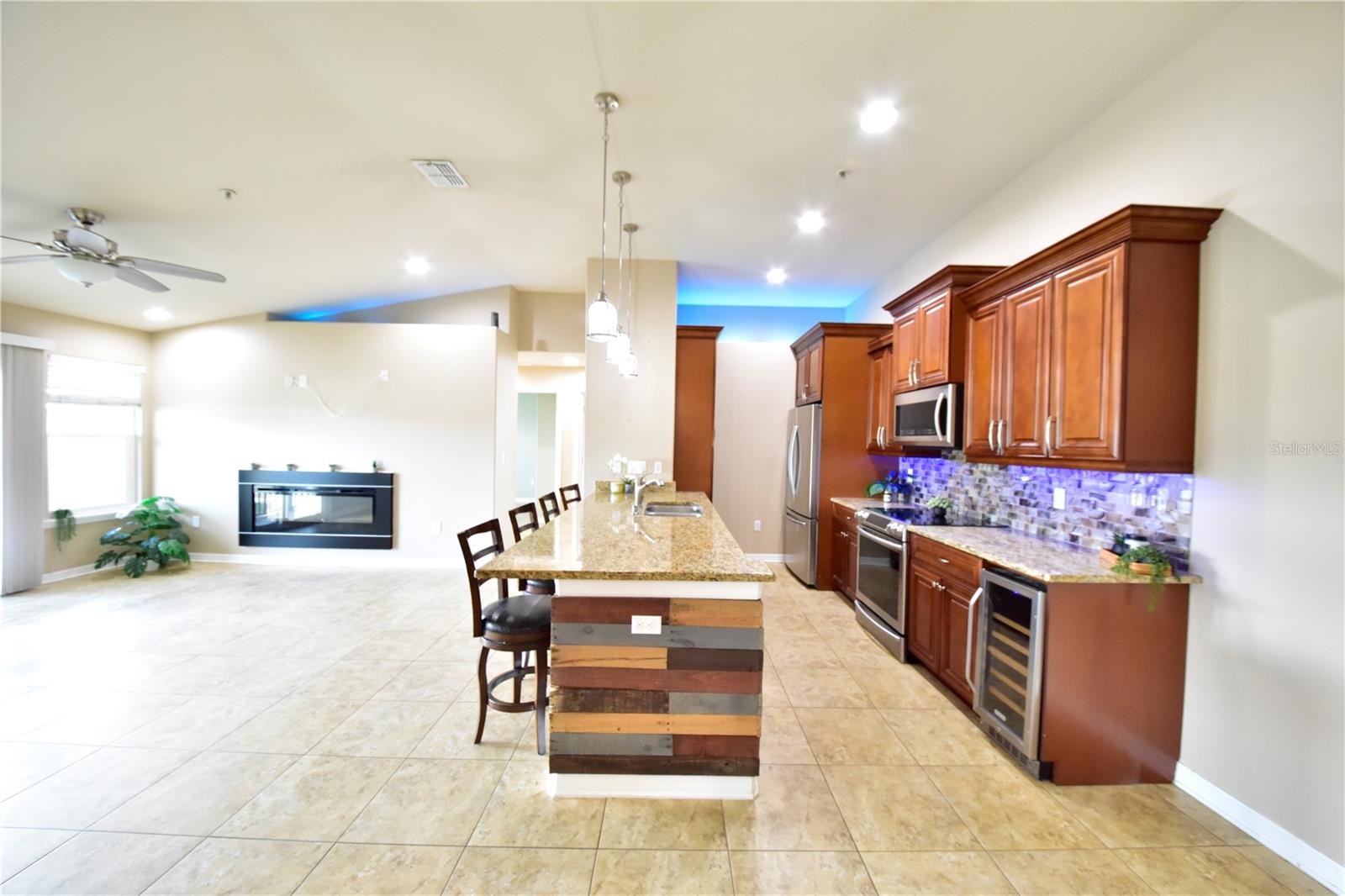 6420 BANYAN BLVD #303 — photo 5