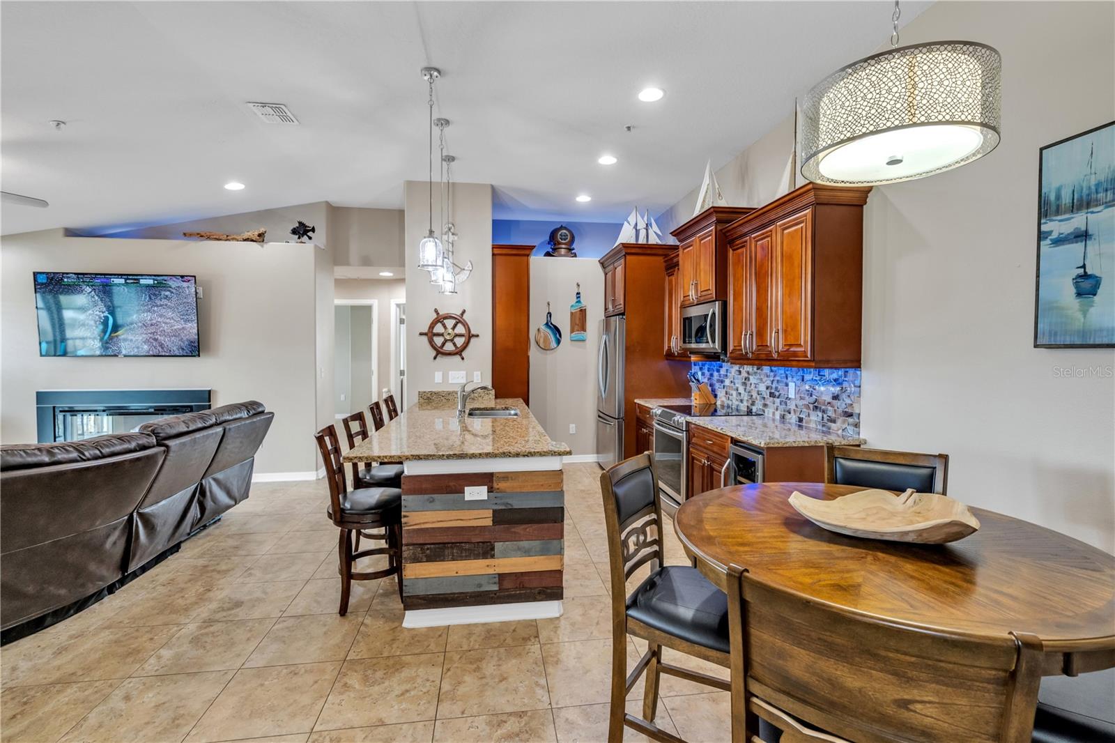 6420 BANYAN BLVD #303 — photo 4