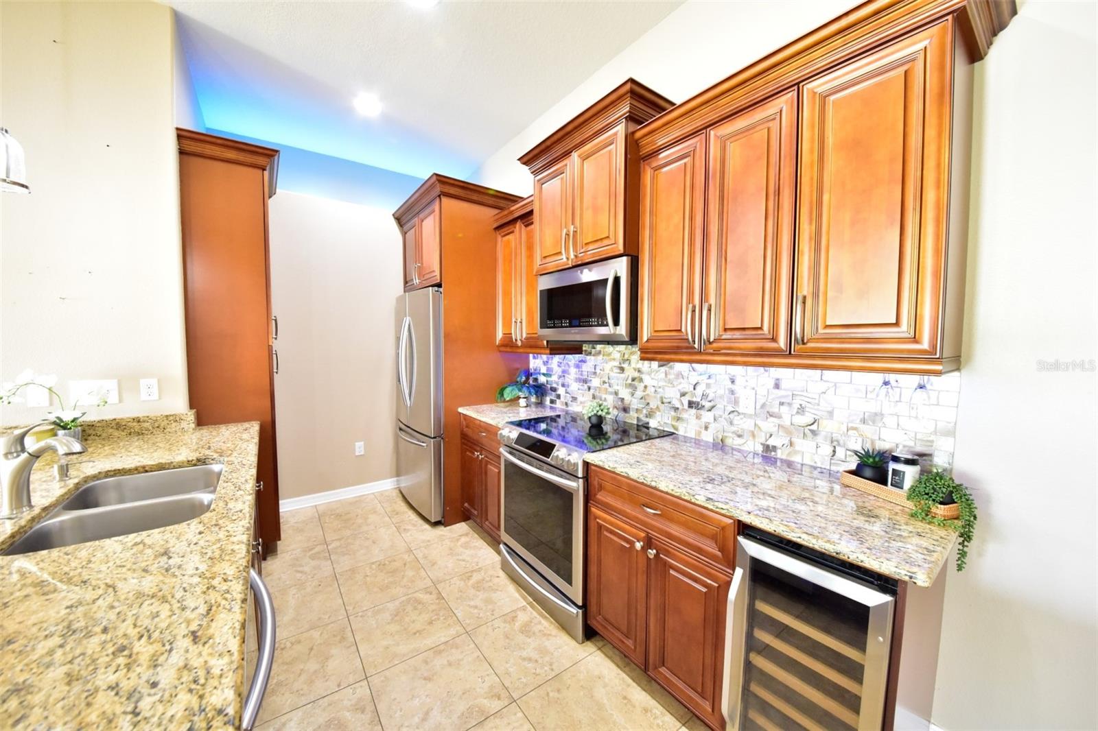 6420 BANYAN BLVD #303 — photo 9