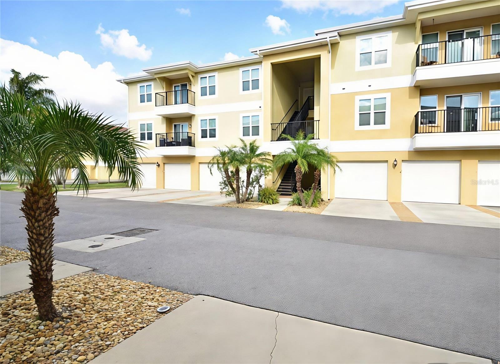 6420 BANYAN BLVD #303 — photo 3