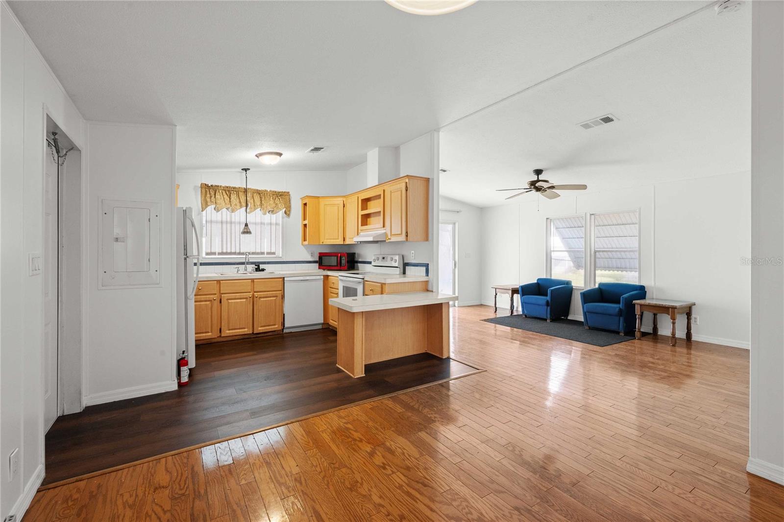 3210 HICKORY DR — photo 8