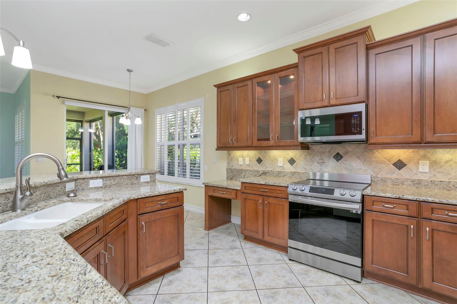 16022 GOLDEN LAKES DR — photo 8