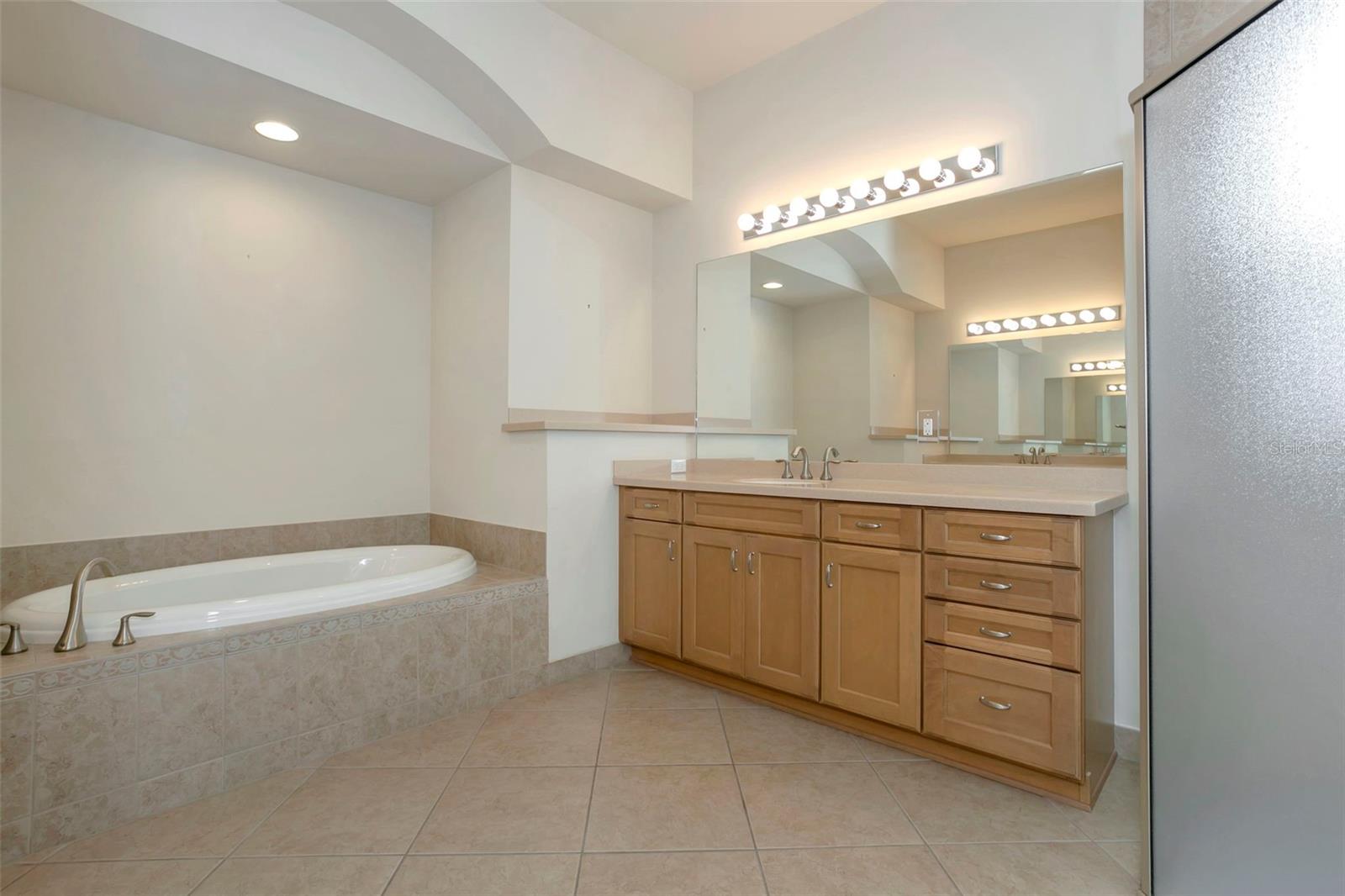 16022 GOLDEN LAKES DR — photo 19