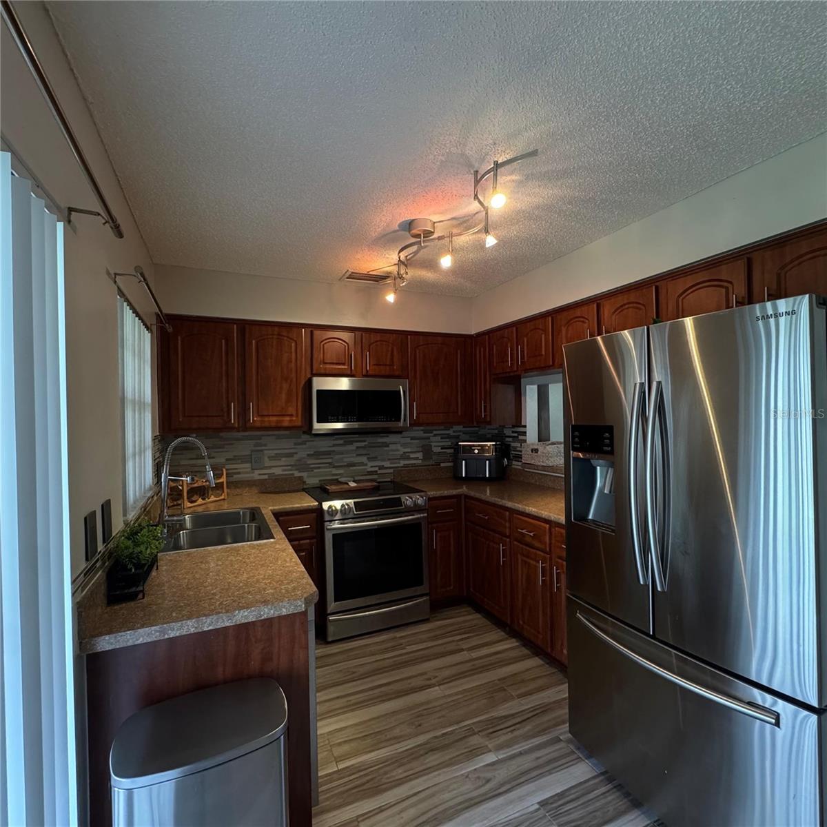 306 KENSINGTON LAKE CIR — photo 8