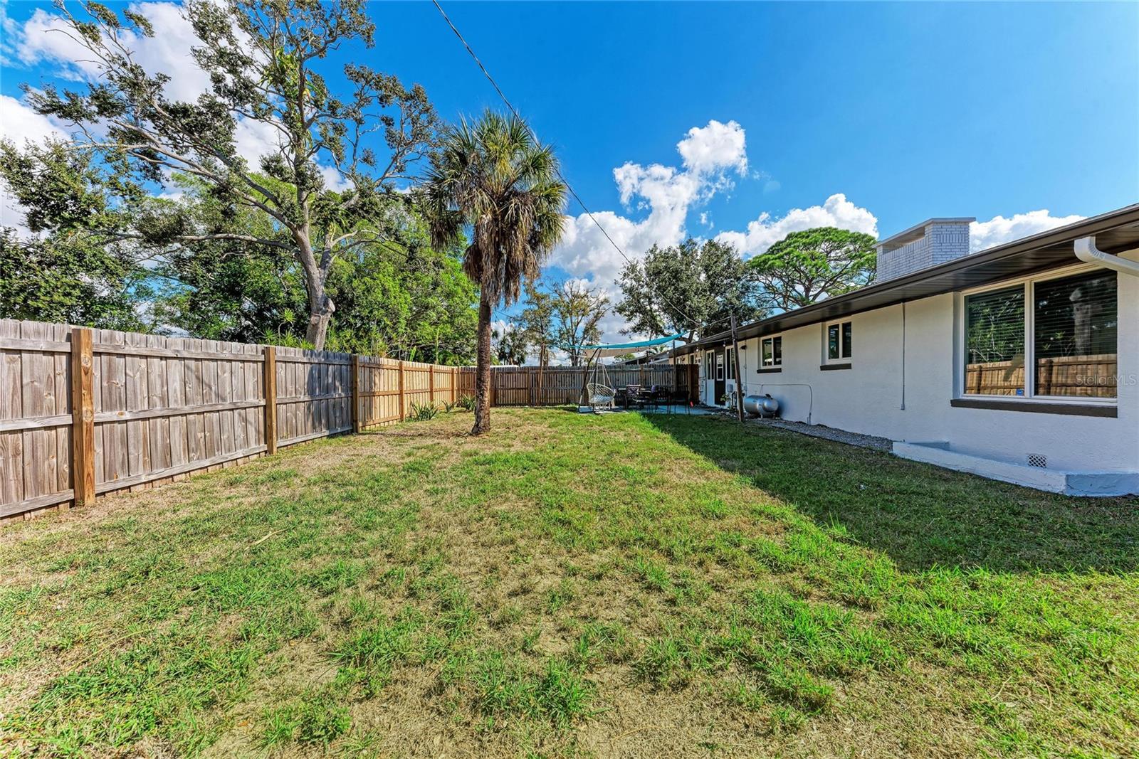 339 SUWANEE AVE — photo 17