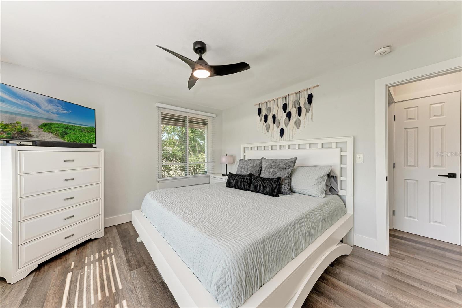 339 SUWANEE AVE — photo 11
