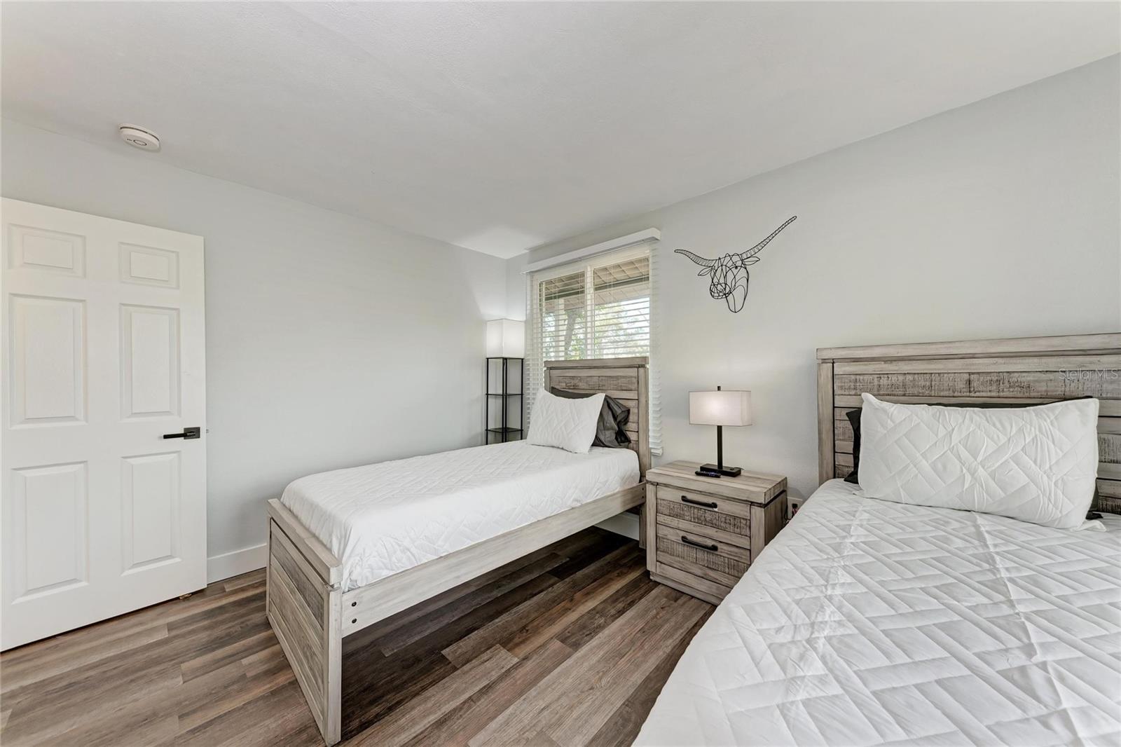 339 SUWANEE AVE — photo 13