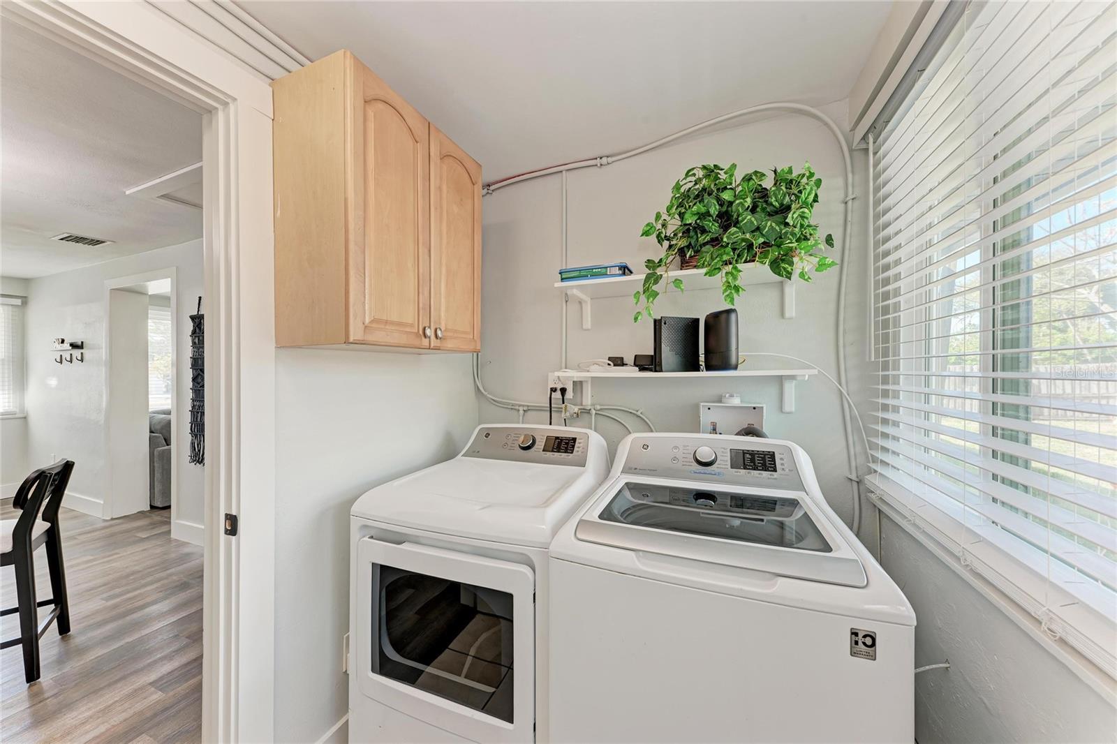 339 SUWANEE AVE — photo 16