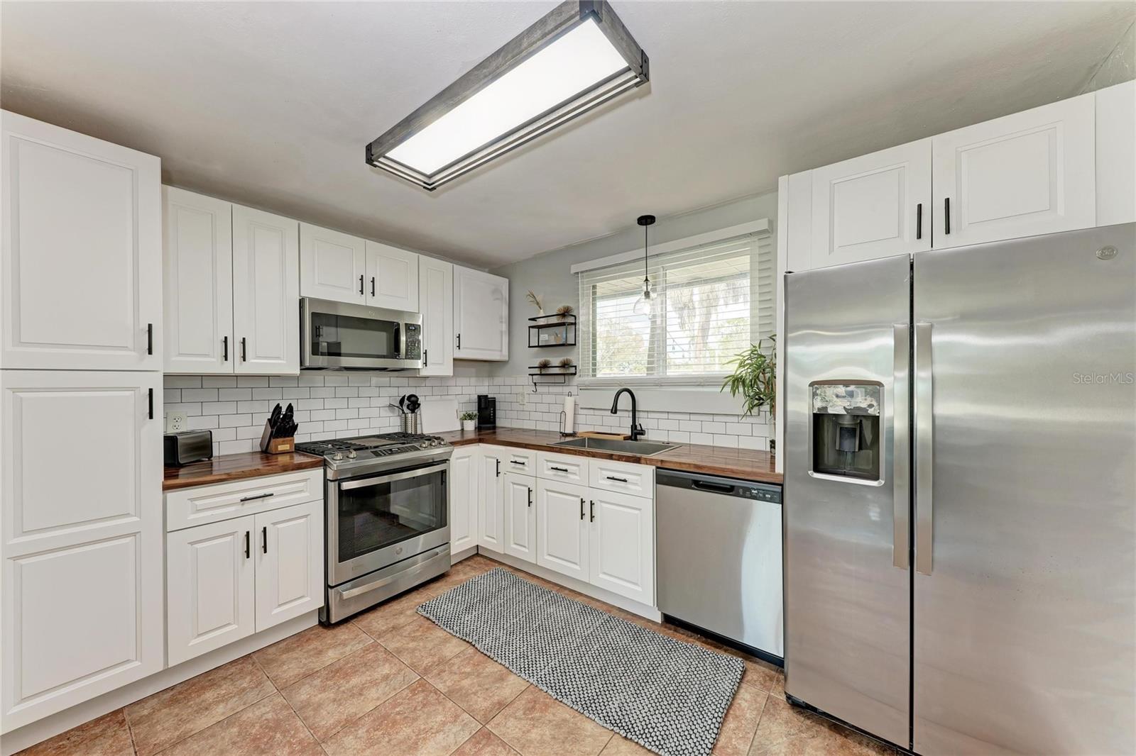 339 SUWANEE AVE — photo 6