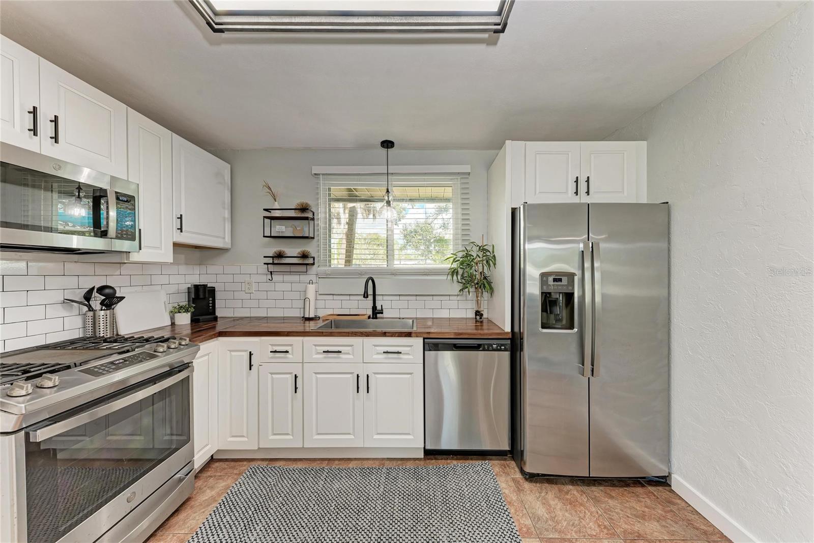 339 SUWANEE AVE — photo 7