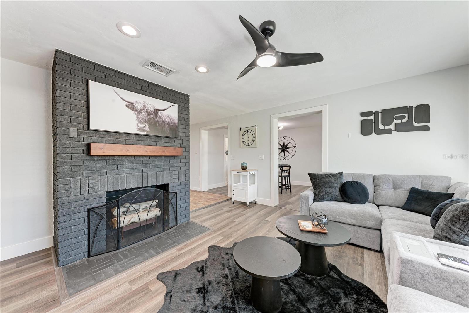 339 SUWANEE AVE — photo 5