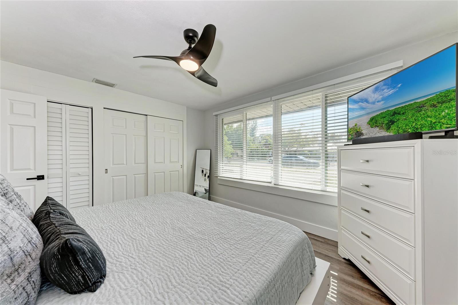 339 SUWANEE AVE — photo 12