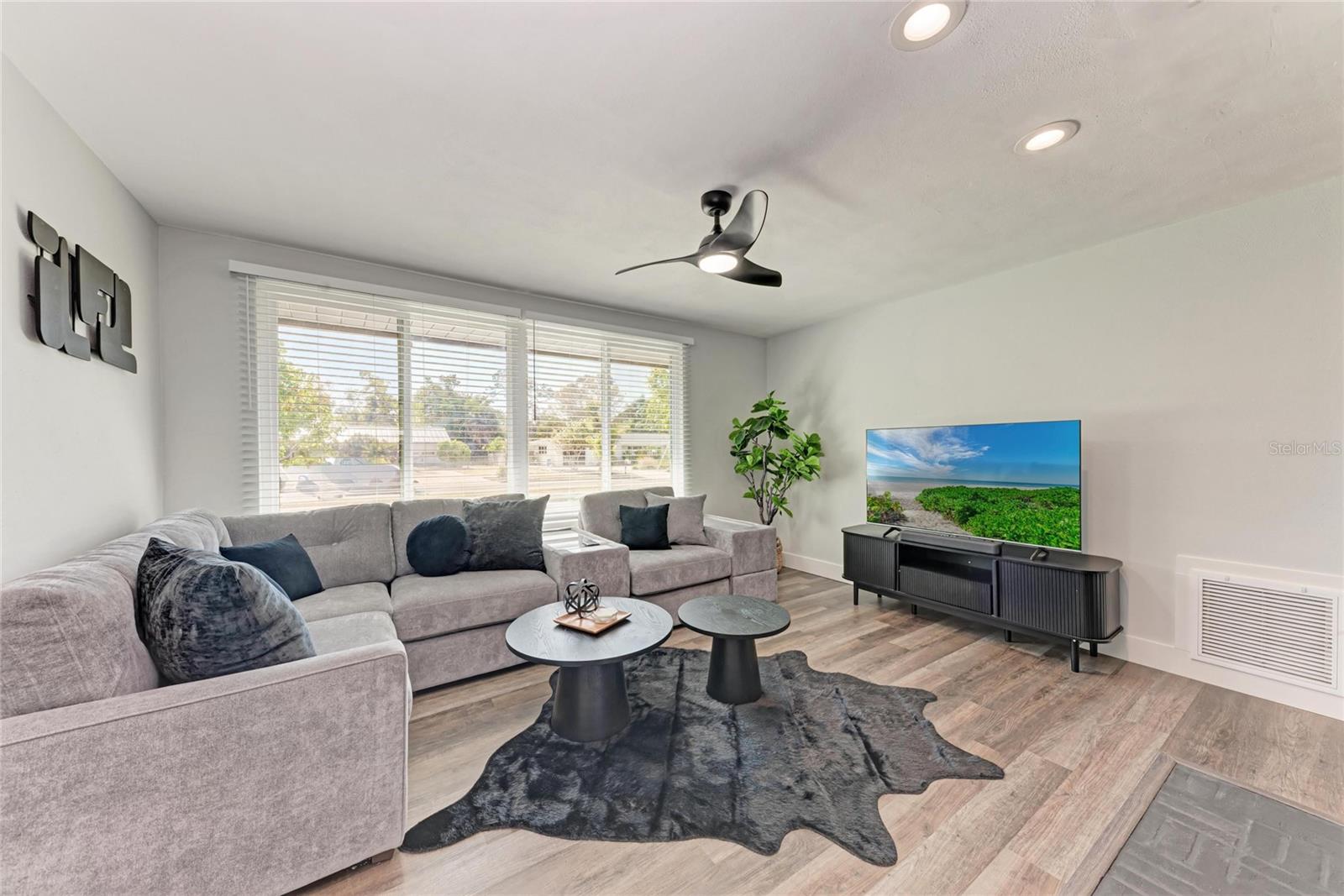 339 SUWANEE AVE — photo 3