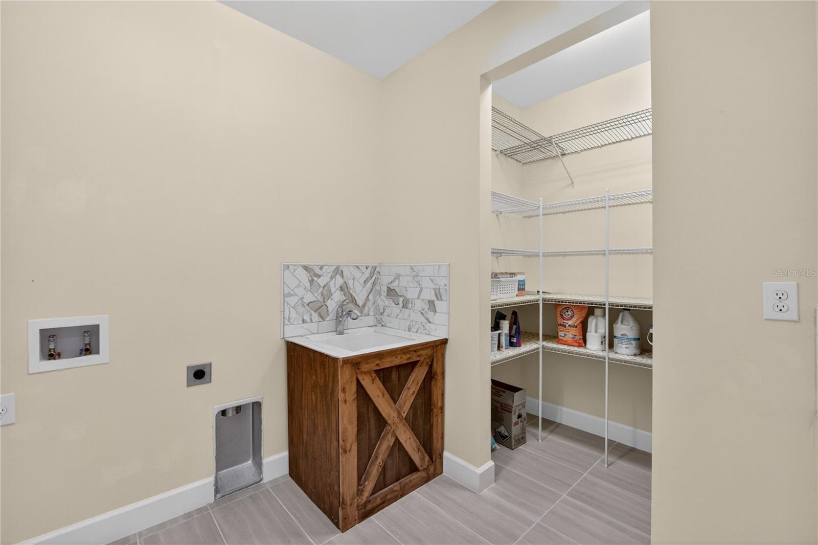 2633 DAISY DR — photo 31